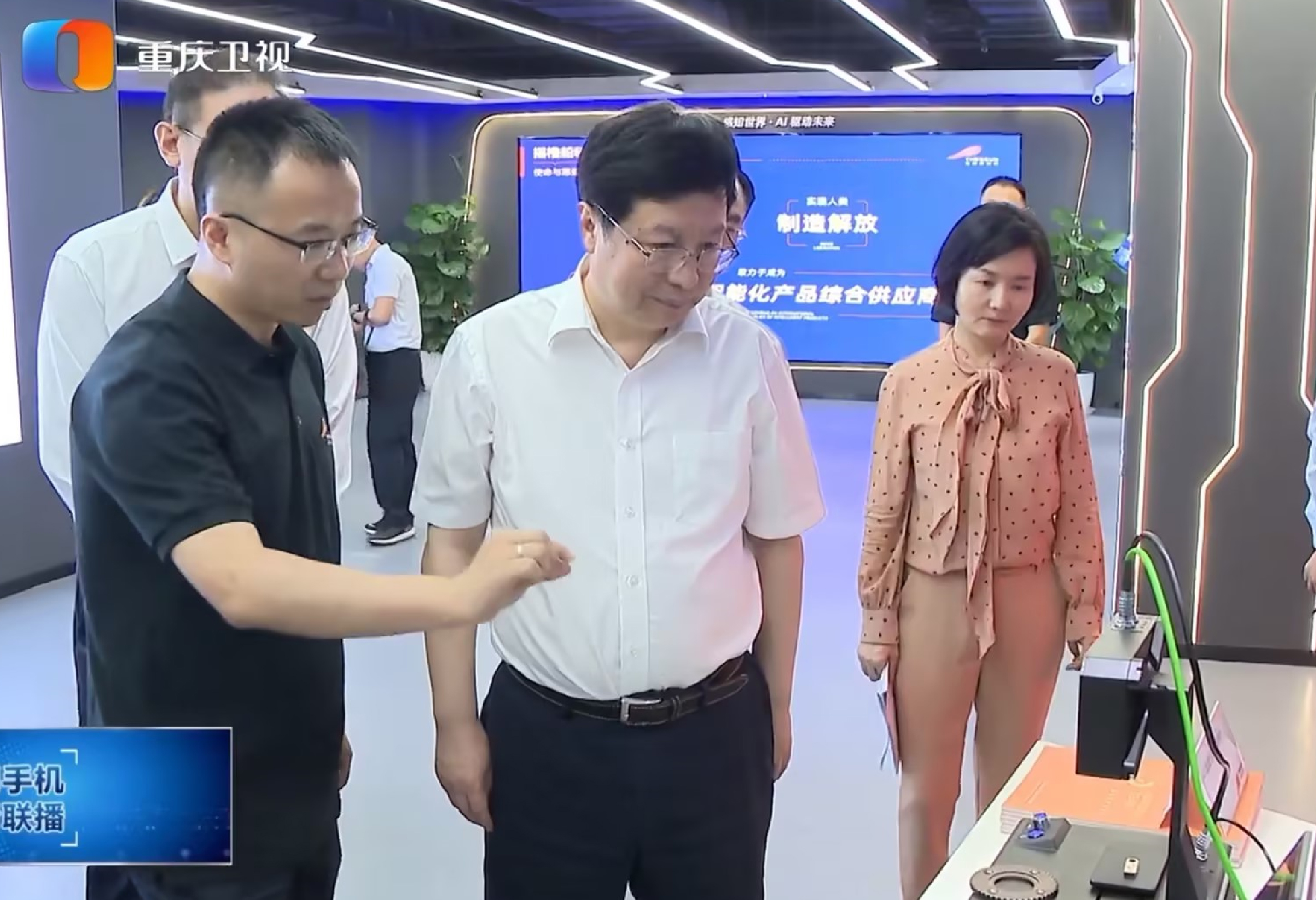 重庆市市长胡衡华调研摇橹船科技