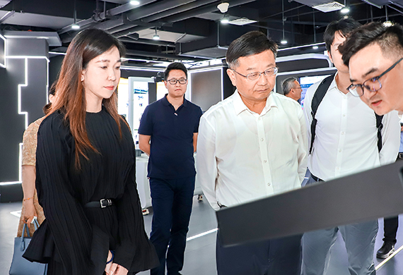 盐城大丰区副区长夏文锦率工作组调研中科摇橹船